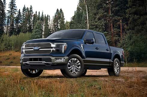 Ford Lobo King Ranch 2025, Camioneta Pickup con Parrilla Cromada y Estribos eléctricos Abatibles